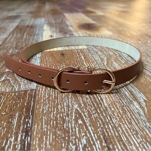 Vince Camuto Women’s Brown Leather Belt with Gold Infinity Loop Buckle. EUC